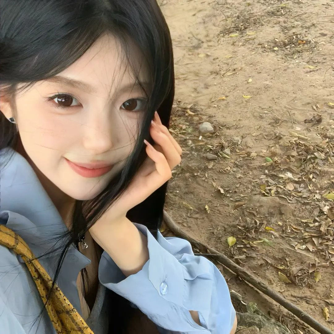 这名男子，捡到了人鱼。
